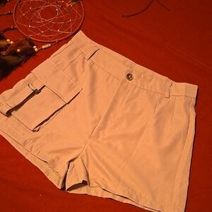 SHEIN Tan Cargo Shorts with Classic Design